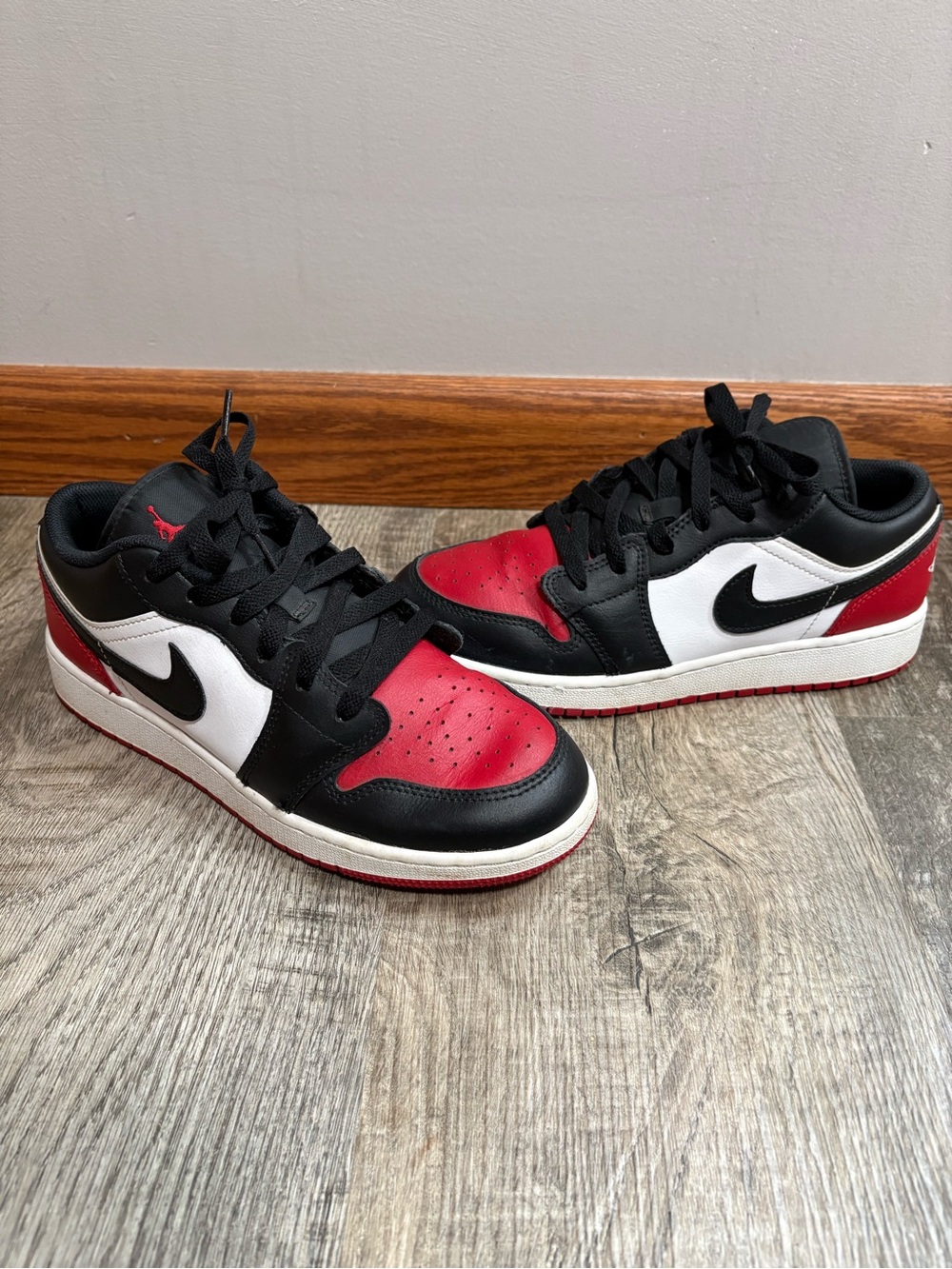 Jordan Low-Top Sneakers — Black, White, Red